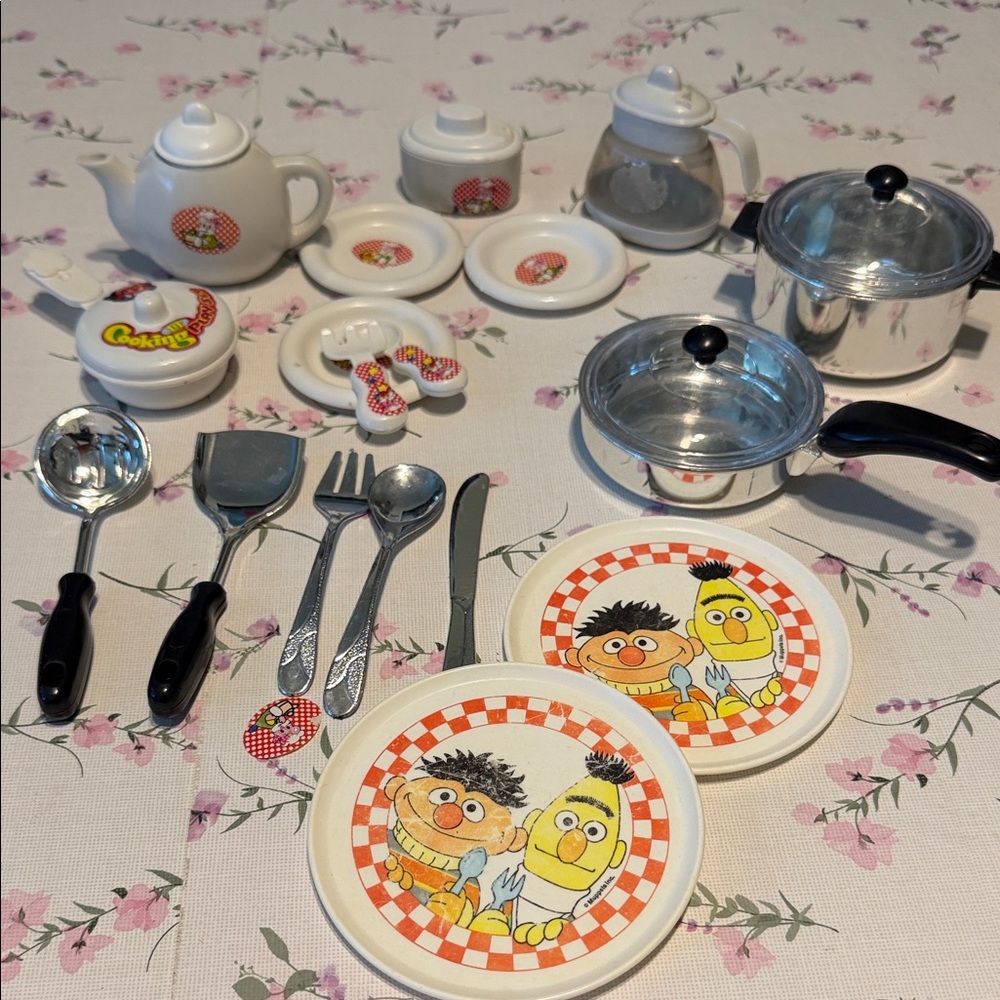 Vintage play dishes